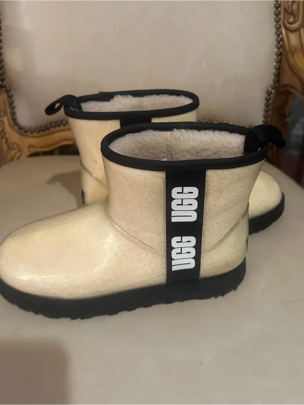 UGG Classic Clear Mini Boots Natural/Black Waterproof Size 9